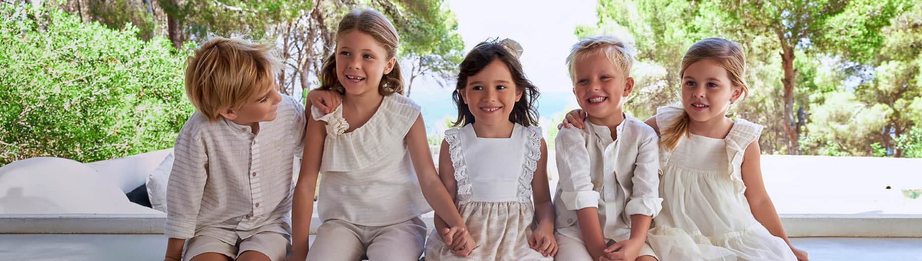 imagen de niños con ropa de la marca TUTTO PICCOLO