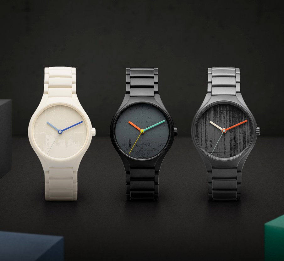imagen de tres relojes, blanco, negro y gris de la marca RADO