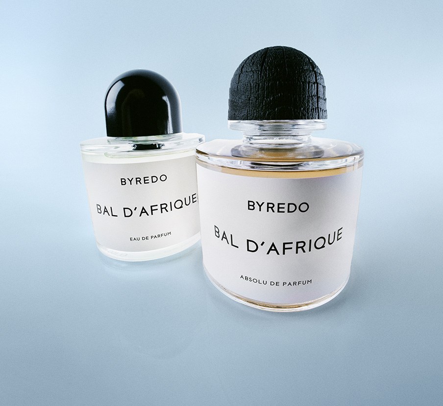 imagen de dos lociones con tapa negra y etiqueta blanca de la marca BYREDO