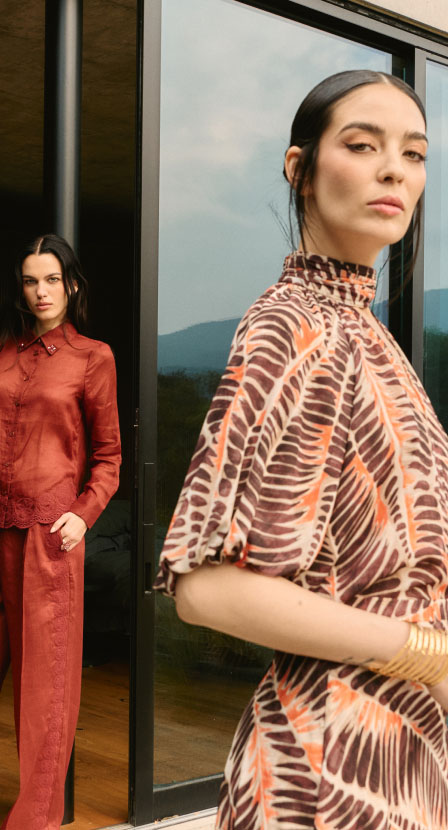 imagen de dos mujeres con vestidos de la marca DHIERRO