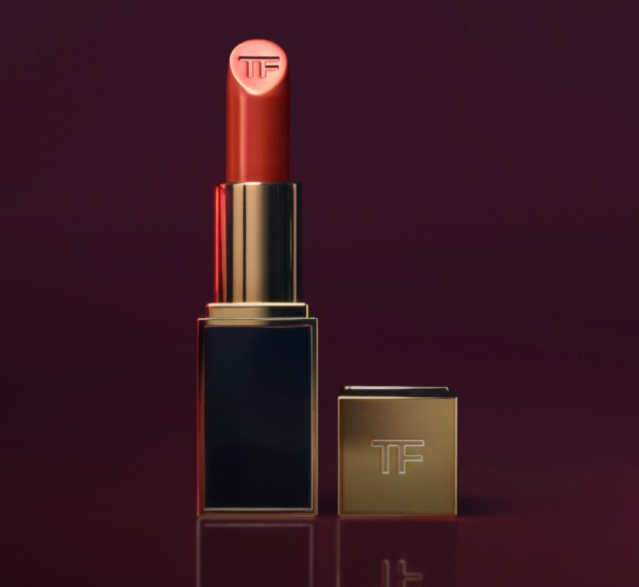 imagen de labial color rojo tapoa dorada de la marca TOM FORD
