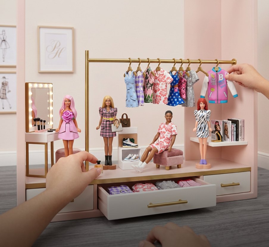 imagen de cambiador de ropa de la marca BARBIE 