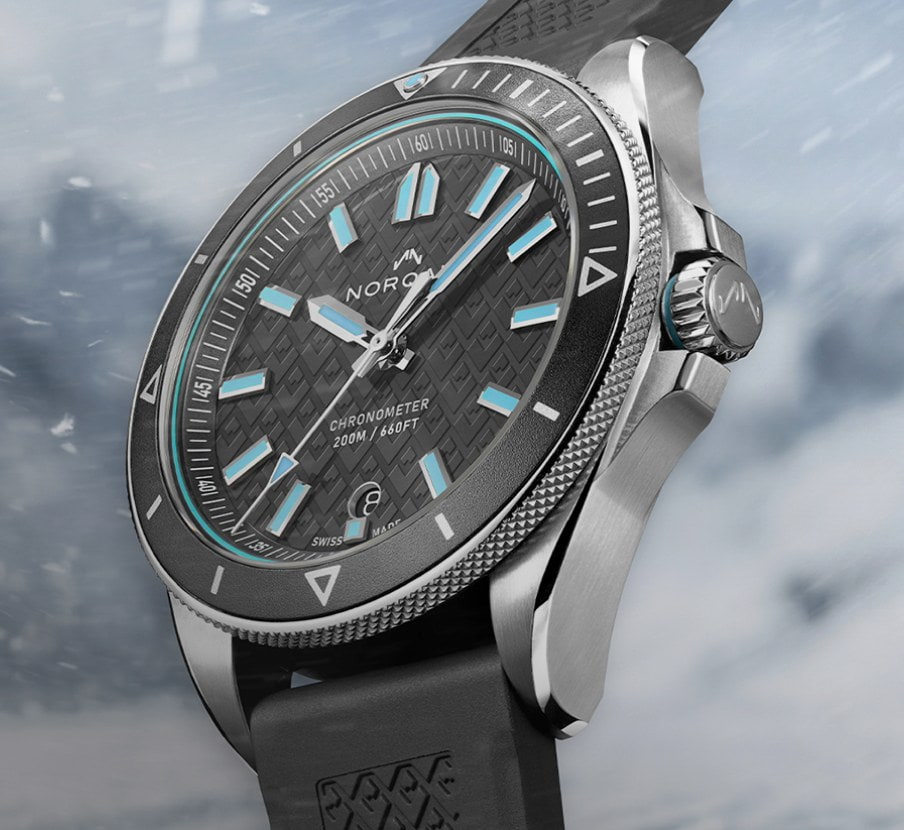imagen de reloj negro con plata de la marca NORQAIN