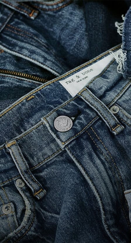 Imagen de una unos jeans color azul, Mujer