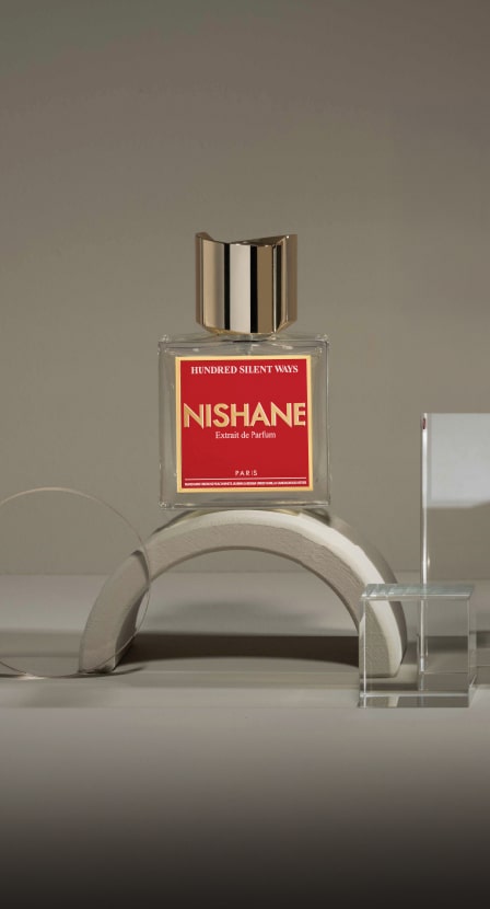 imagen de locion con etiqueta roja NISHANE