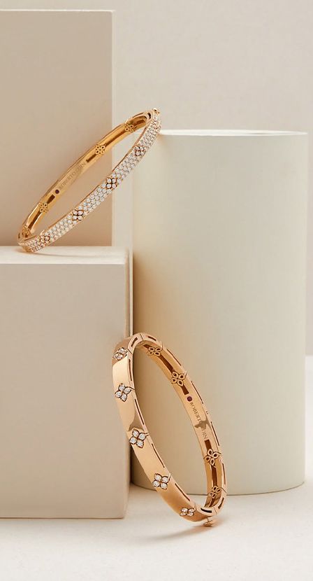 imagen de par de brazaletes de la marca ROBERTO COIN