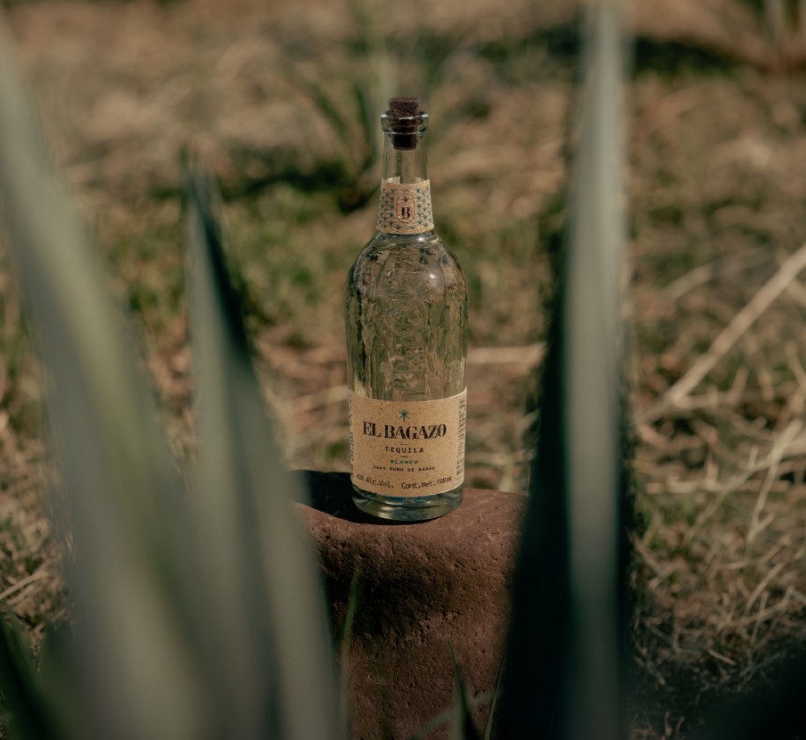 imagen de botella de licor de la marca EL BAGAZO
