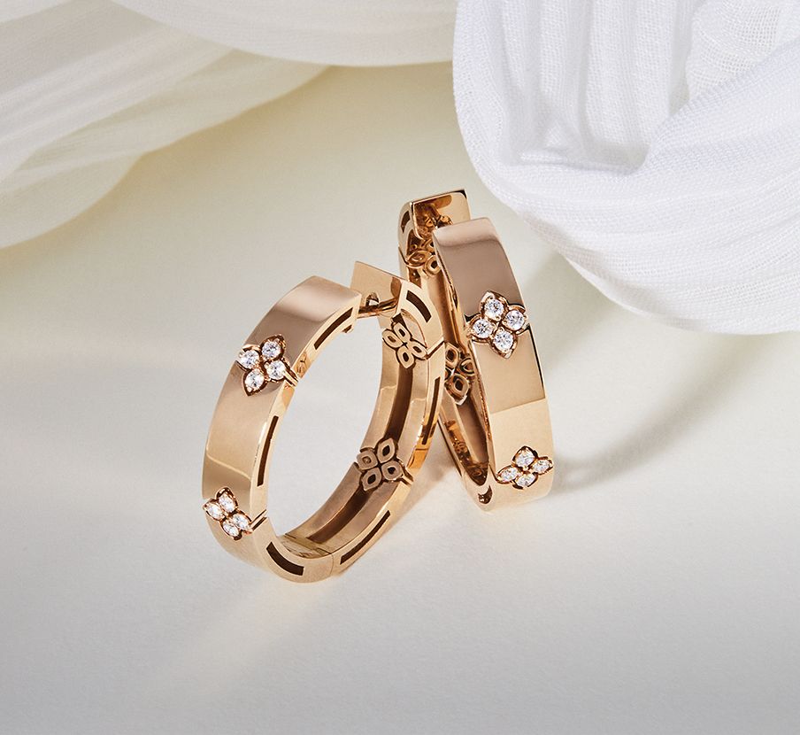 imagen de aretes dorados, ROBERTO COIN