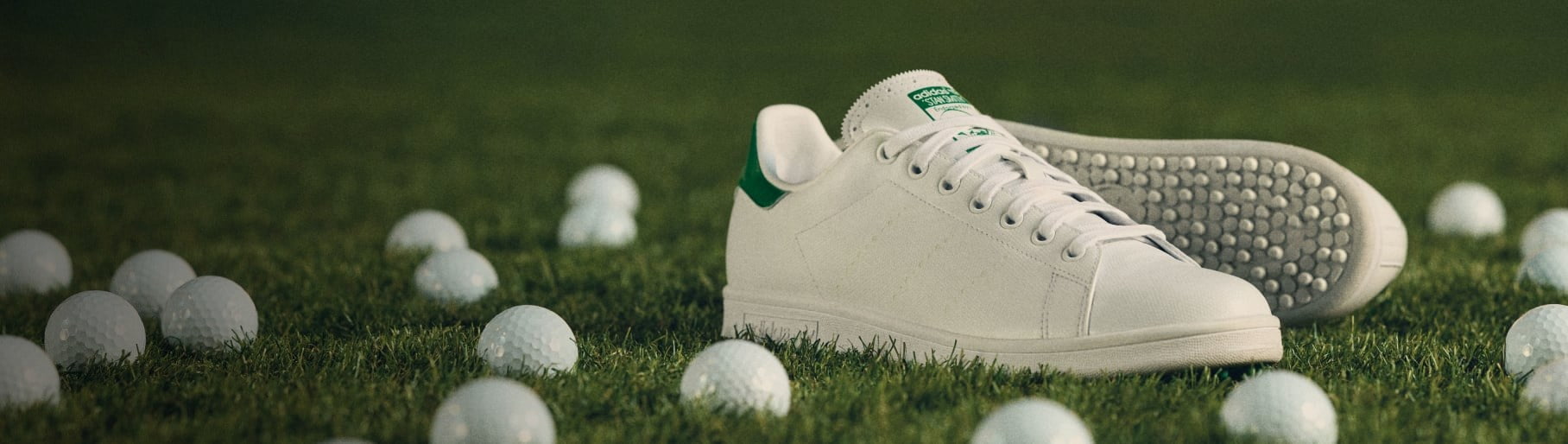imagen de tenis blancos para niños