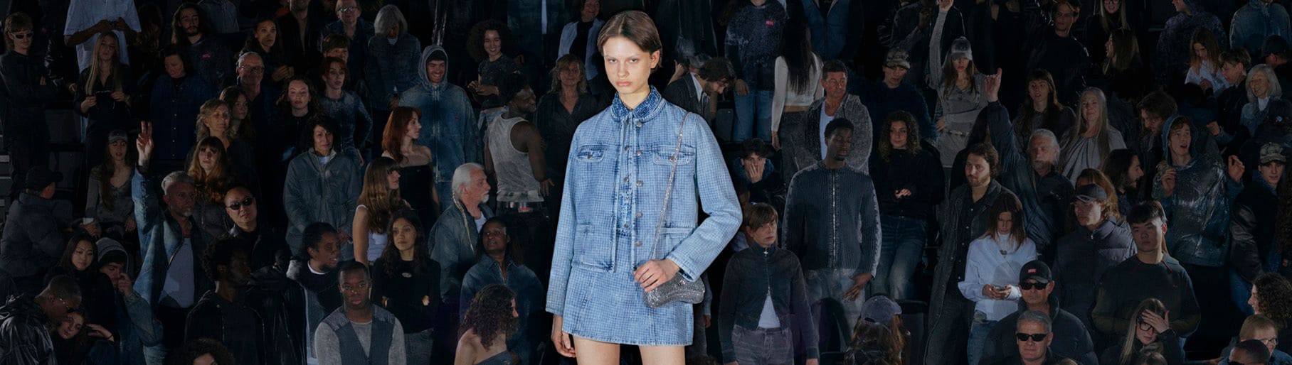 imagen de mujer con ropa de mezclilla de la marca Renovacion