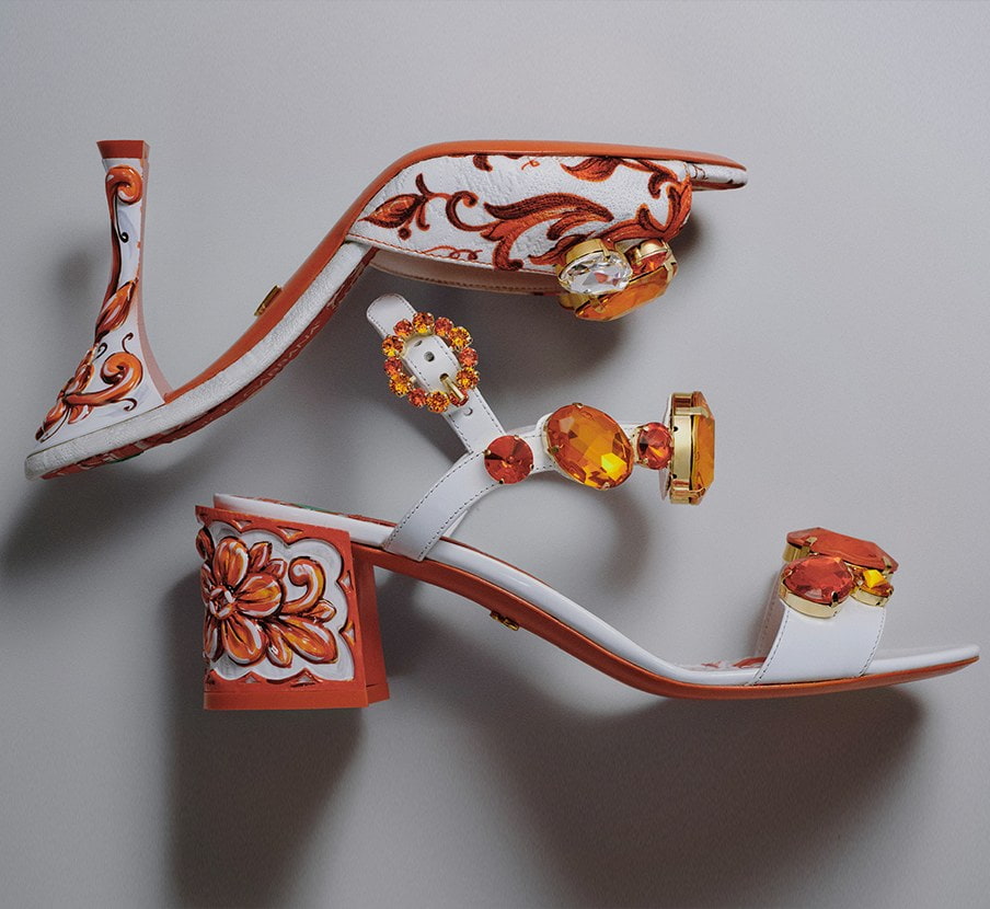 Imagen de par de sandalias blancas con rojo de la marca DOLCE & GABBANA