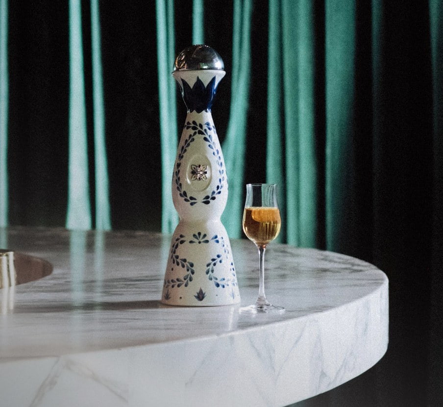 imagen de botella blanca con azul MUJER VESTIDOS