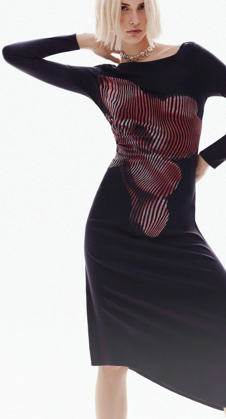 imagen de mujer con vestido negro Disruptivos