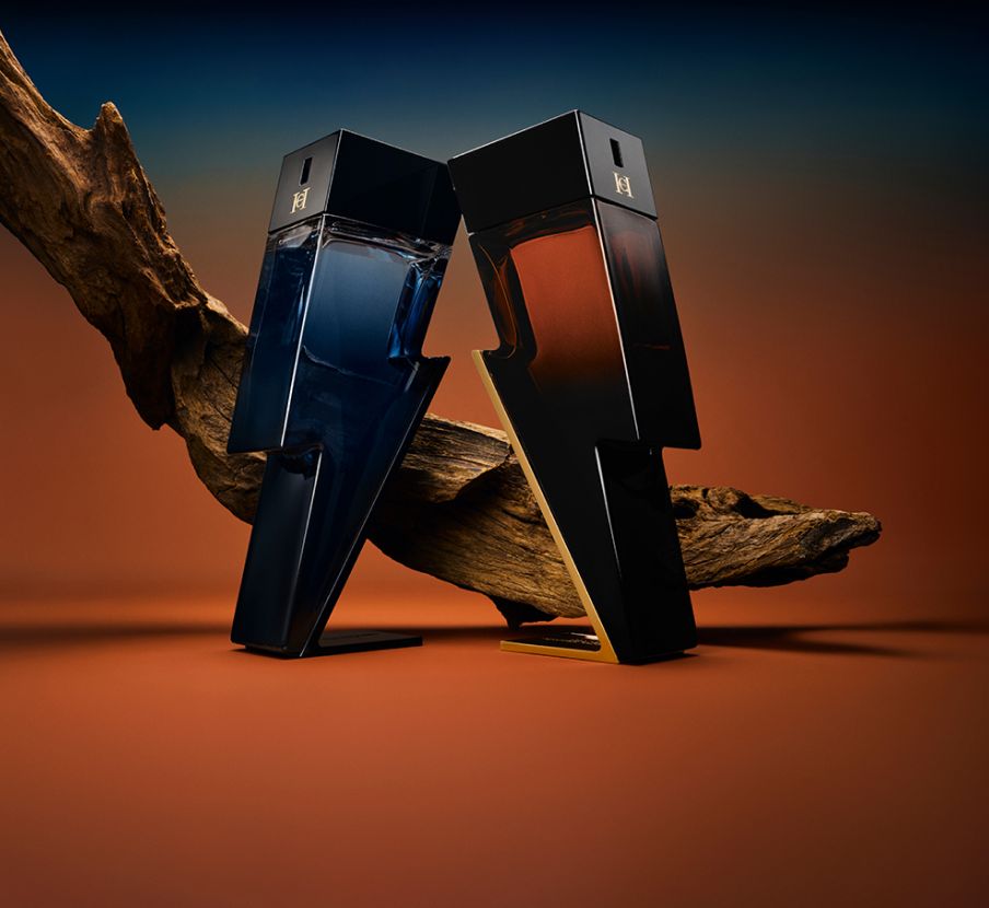 Imagen de un perfume de dos botellas en forma de rayo de la marca CAROLINA HERRERA. CAROLINA HERRERA