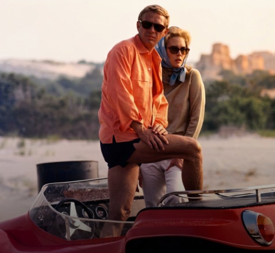 imagen de hombre y mujer con lentes de sol de la marca PERSOL