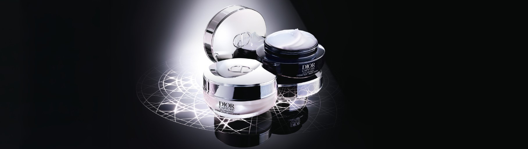 imagen de dos frascos de crema uno negro y el otro blanco de la marca DIOR Tratamientos