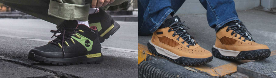 Imagen partida en dos, de lado izquierdo par de tenis negros, lado derecho, botas cafes, TIMBERLAND