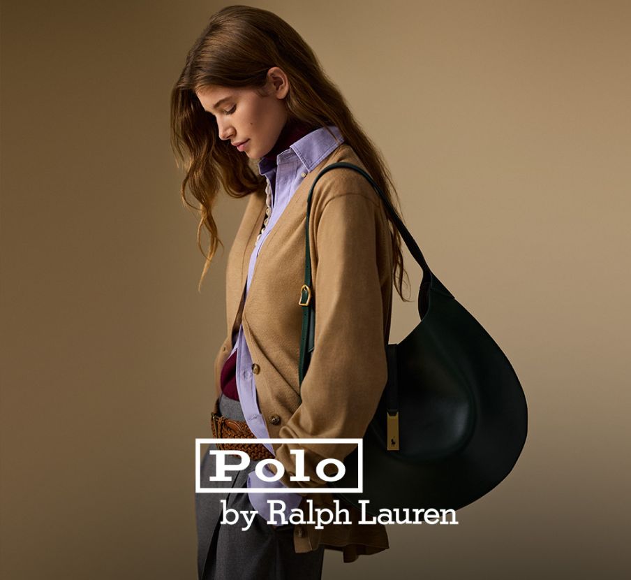 imagen de una mujer con blusa morada sueter cafe y pantalon color gris POLO RALPH LAUREN