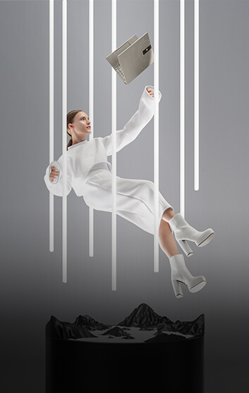 Imagen de una mujer vestida de blanco, la cual esta flotando arriba de una piedra y arriba de ella una laptop color plateada de la marca ASUS. ASUS