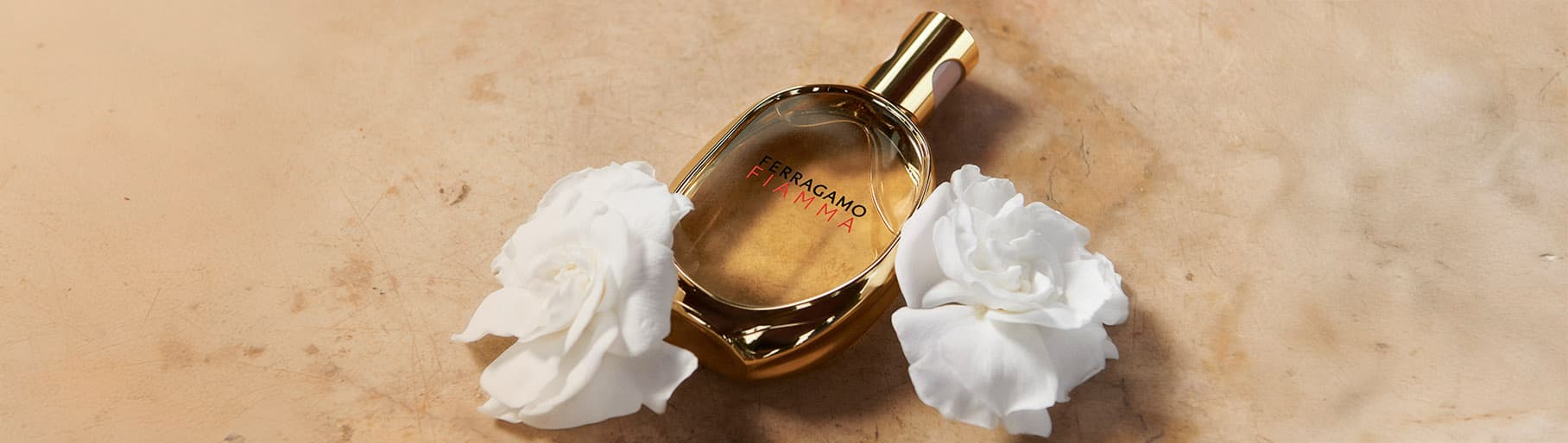 imagen de botella dorada de un perfume FIAMMA de la marca FERRAGAMO