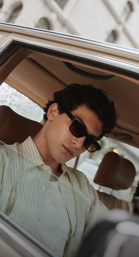 imagen de hombre dentro de un automovil con lentes de sol de la marca ALDO