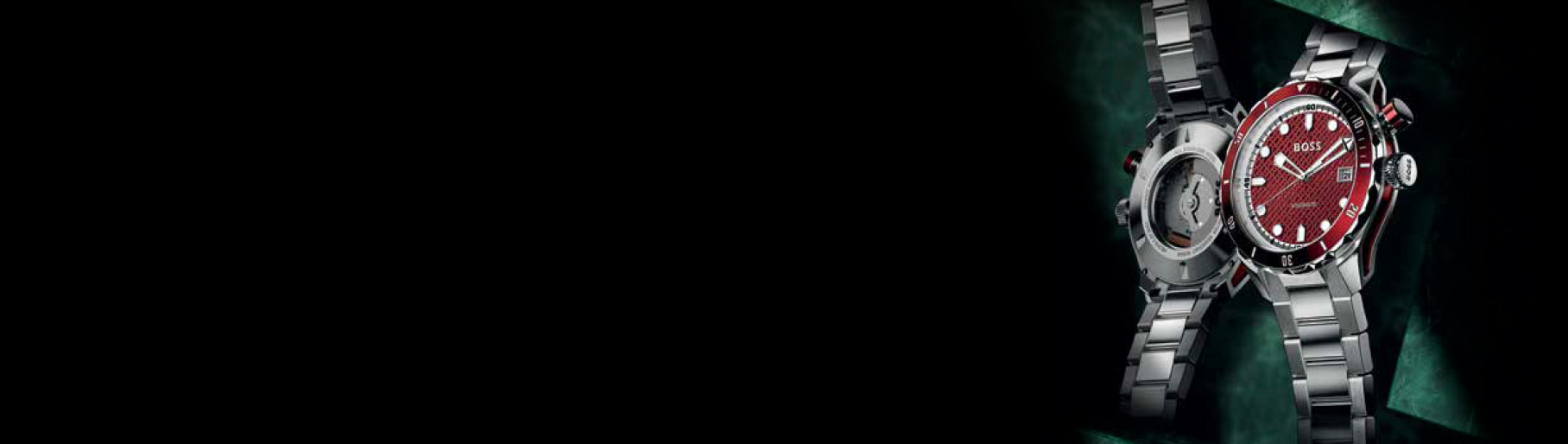 imagen de reloj plateado con caratula roja de la marca BOSS