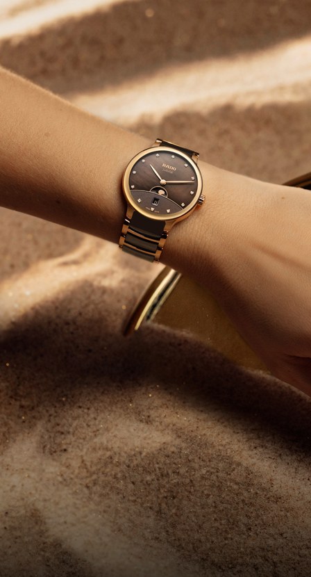 imagen de reloj color cobre con caratula negra de la marca RADO