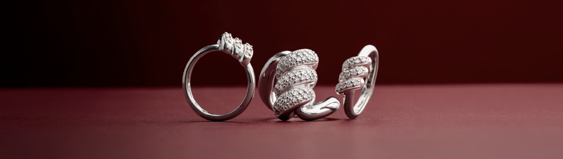 Imagen de 3 anillos plateados de la marca TANE