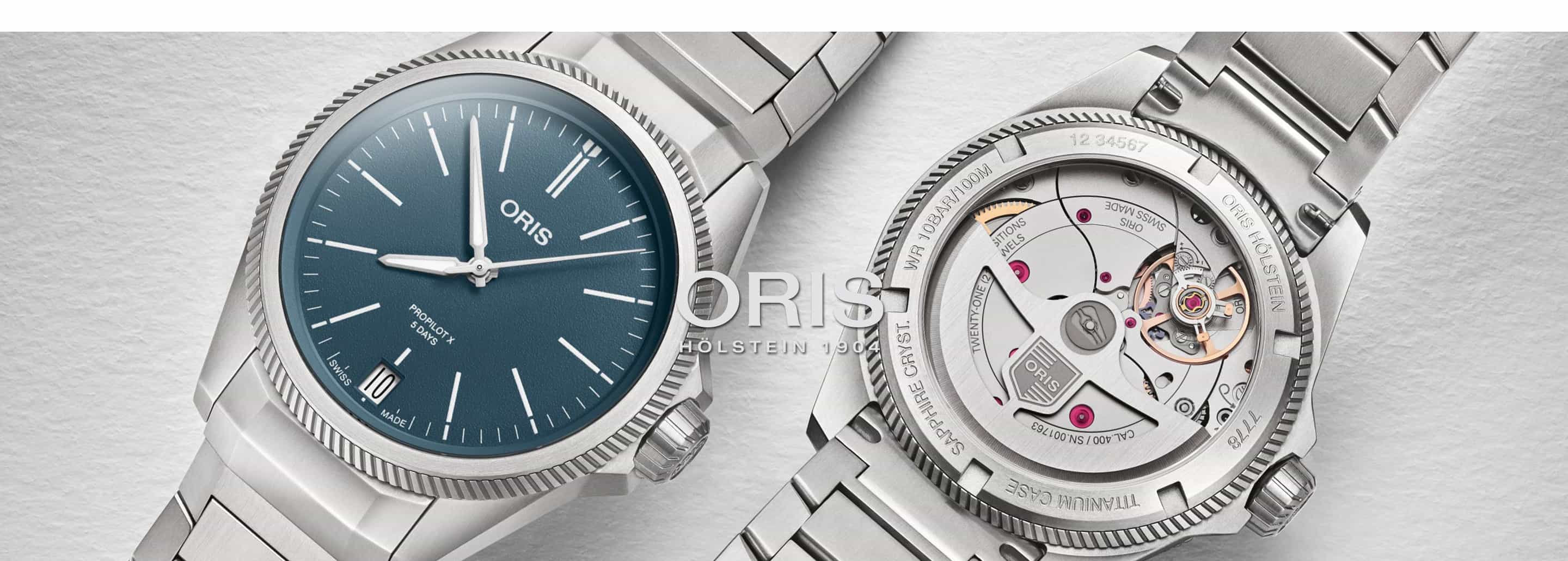 Imagen de dos relojes de la marca ORIS, del lado izquierdo uno color plateado con caratula azul, el otro del lado derecho color plateado en la caratula se puede ver el mecanismo interno del reloj. ORIS