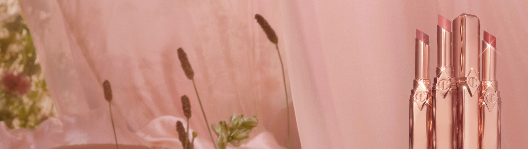 imagen de labiales rosas de la marca charlotte tilbury