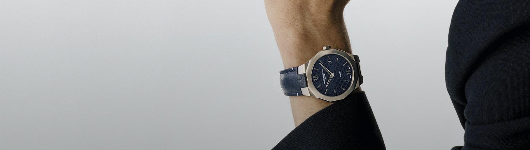 imagen de reloj gros con azul de la marca BAUME & MERCIER