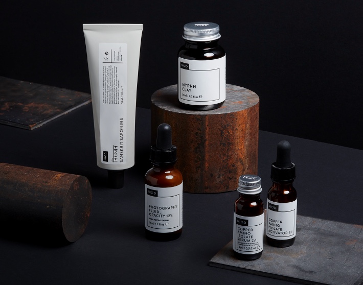 Imagen de produdctos de la línea NIOD de la marca DECIEM, DECIEM