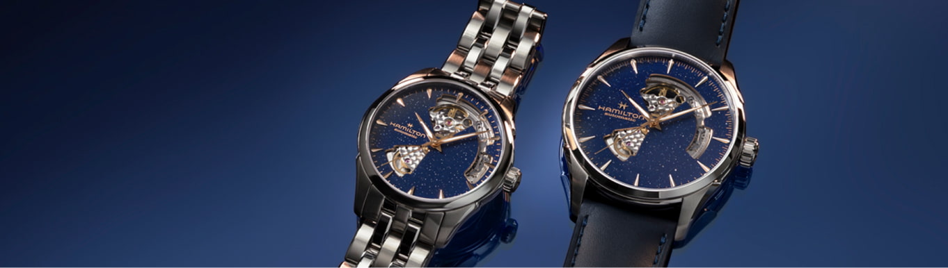 imagen de dos relojes, el pimero plateado con caratula azul, el con extensible negro y caratula azul. HAMILTON