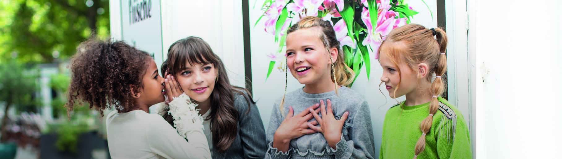 imagen de cuatro niñas con ropa de la marca FUN&FUN