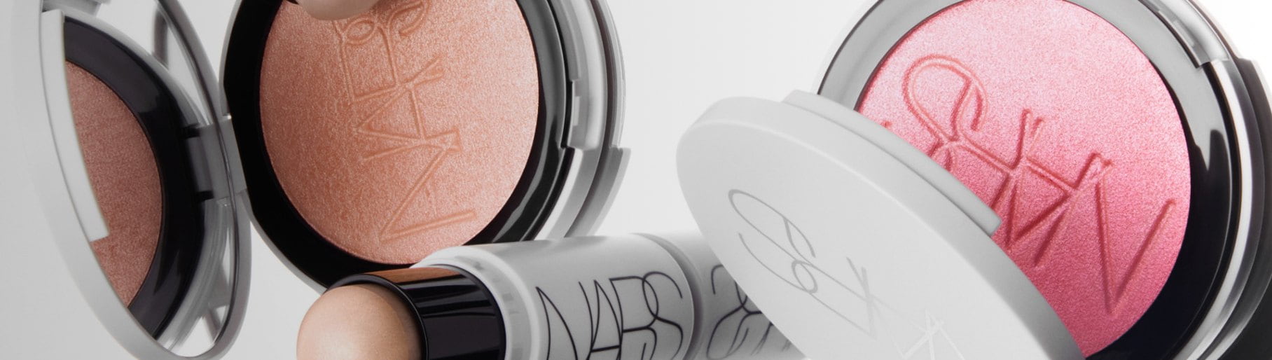 imagen de productos luminizing de la marca NARS