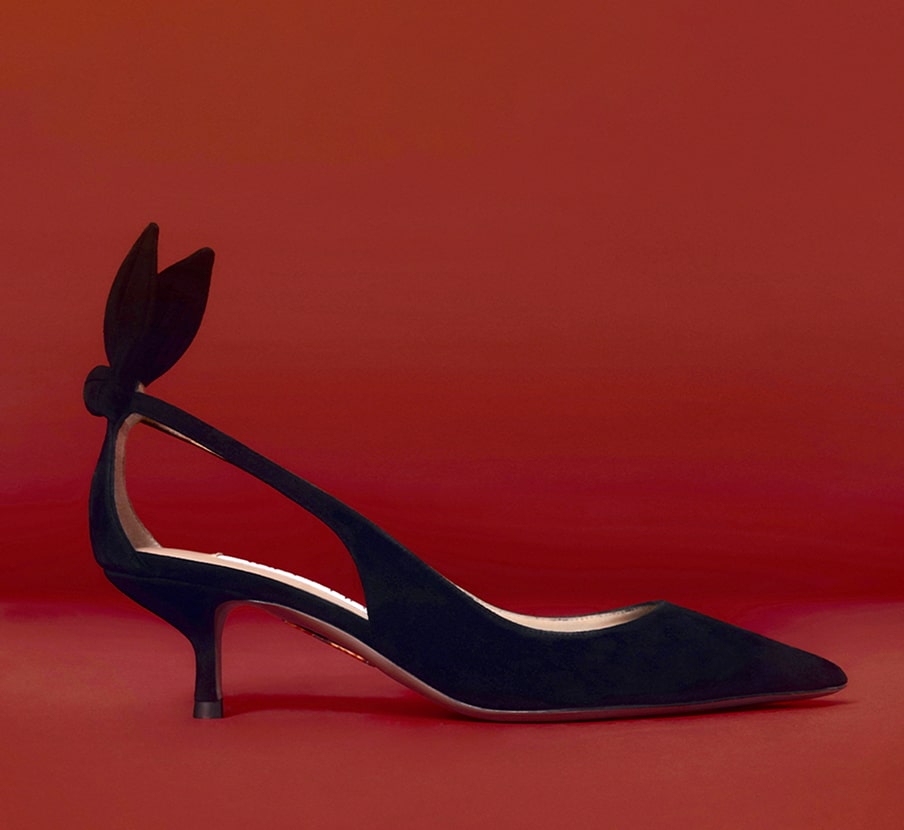 imagen de zapatilla negra de la marca AQUAZZURA
