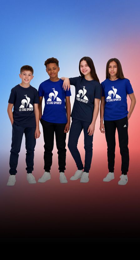 Imagen de una niñas y niños con ropa azul de la marca LE-COQ-SPORTIF