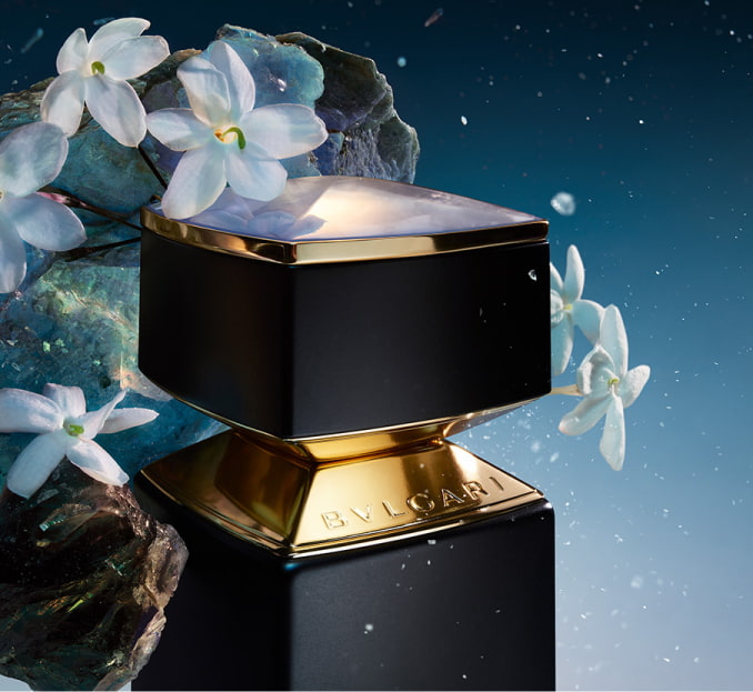 Imagen de botella de locion negra con dorado, BVLGARI