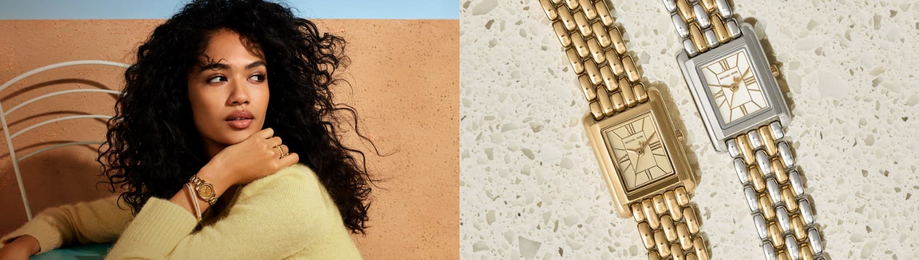 Imagen de mujer junto a par de relojes dorado y plateado. MICHAEL KORS