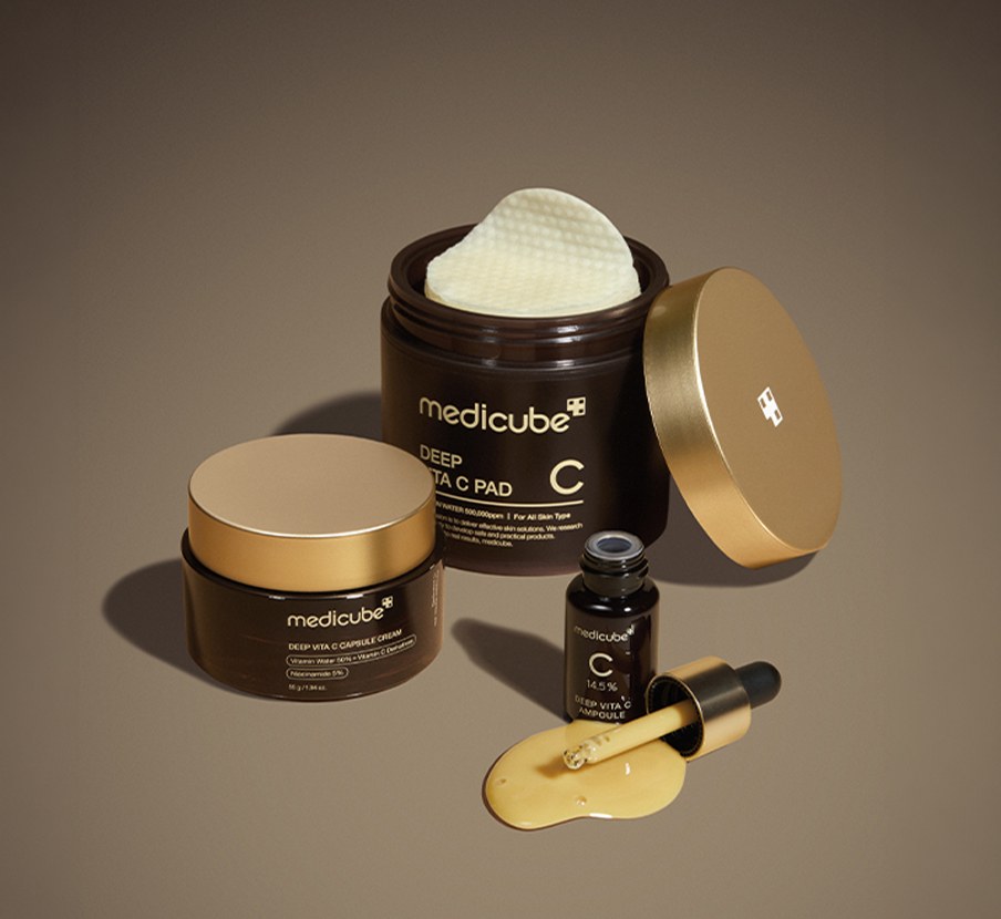 imagen de tres productos faciales de la coleccion DEEP LINE de la marca MEDICUBE