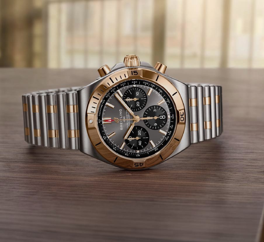 imagen de reloj gris con dorado de la marca BREITLING