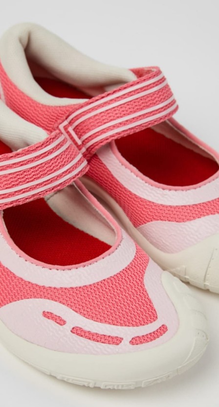 Imagen de par de tenis rosa para bebe CAMPER