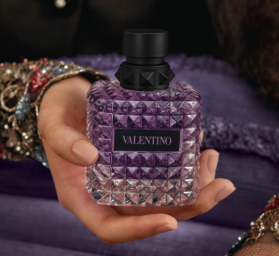 imagen de un perfume de frsco color morado de la marca VALENTINO
