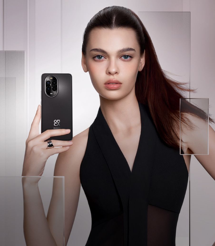 imagen de mujer con vestido y reloj negros de la marca HUAWEI
