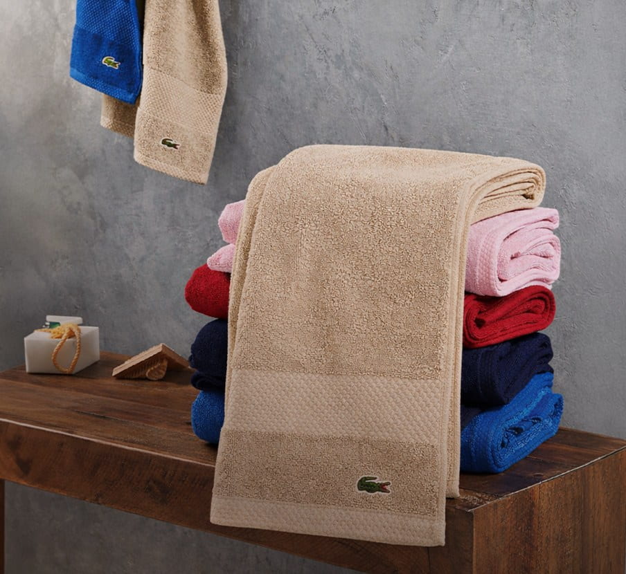Imagen de toallas de baño de la marca lacoste productos de BAÑO