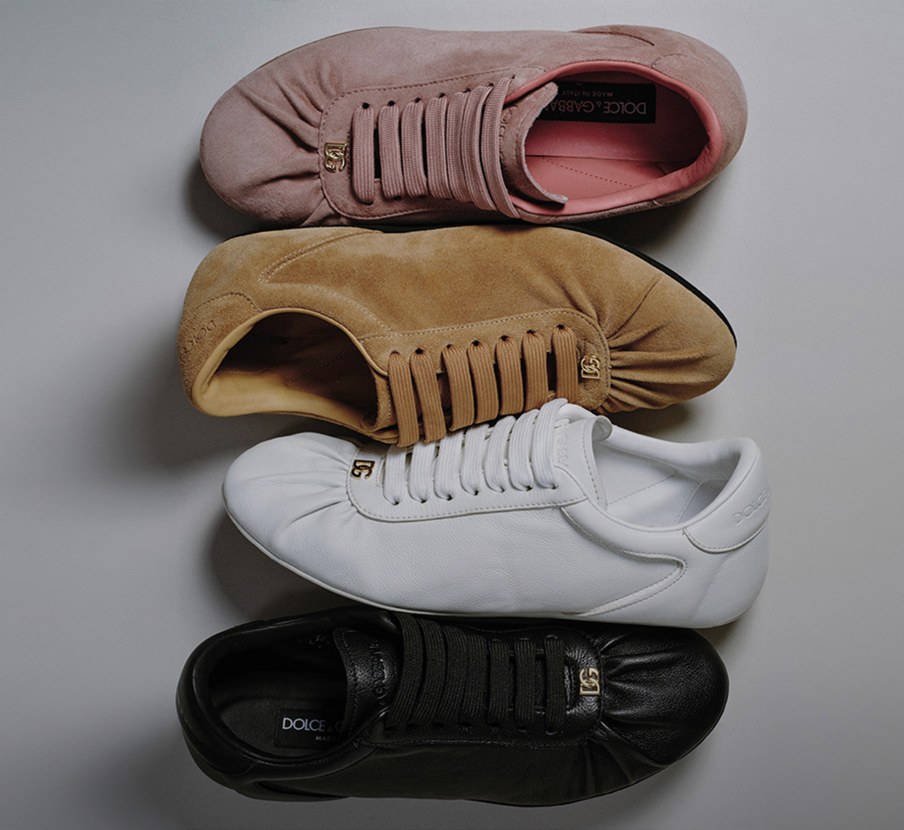 imagen de tenis de colores distintos  de la marca DOLCE&GABBANA