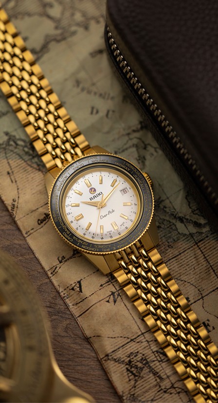 Imagen de reloj dorado con blanco RADO