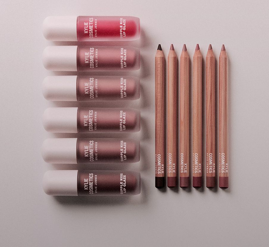 imagen de bases y lapices de maquillaje de la marca KYLIE COSMETICS