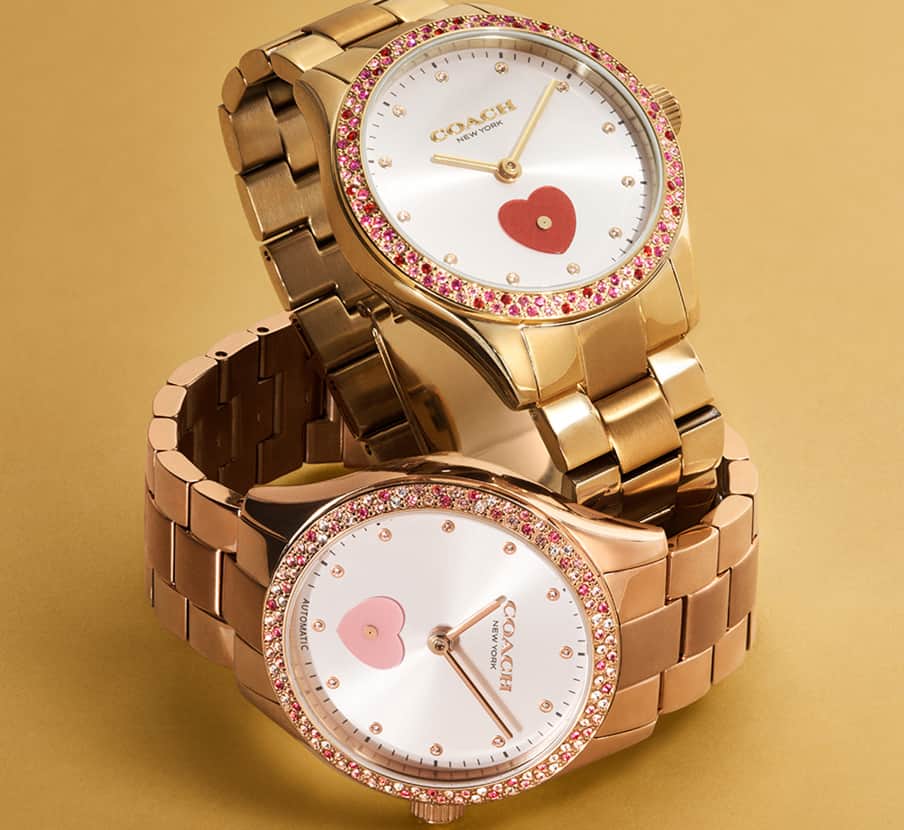 imagen de par de relojes de la marca COACH