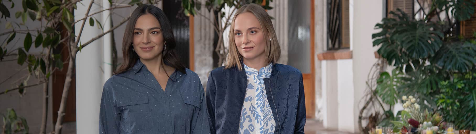 imagen dos mujeres con ropa color azul formal, PERTEGAZ